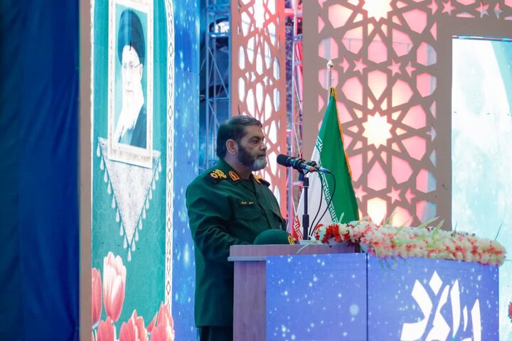 حضور گسترده مردم و مسئولان در اجلاسیه شب پایانی ششمین سالگرد شهادت سپهبد شهید حاج قاسم سلیمانی در مصلی امام علی(ع) کرمان.