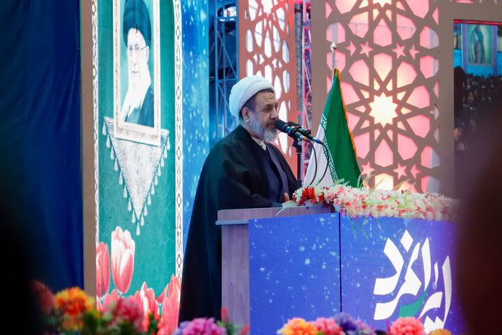 حضور گسترده مردم و مسئولان در اجلاسیه شب پایانی ششمین سالگرد شهادت سپهبد شهید حاج قاسم سلیمانی در مصلی امام علی(ع) کرمان.
