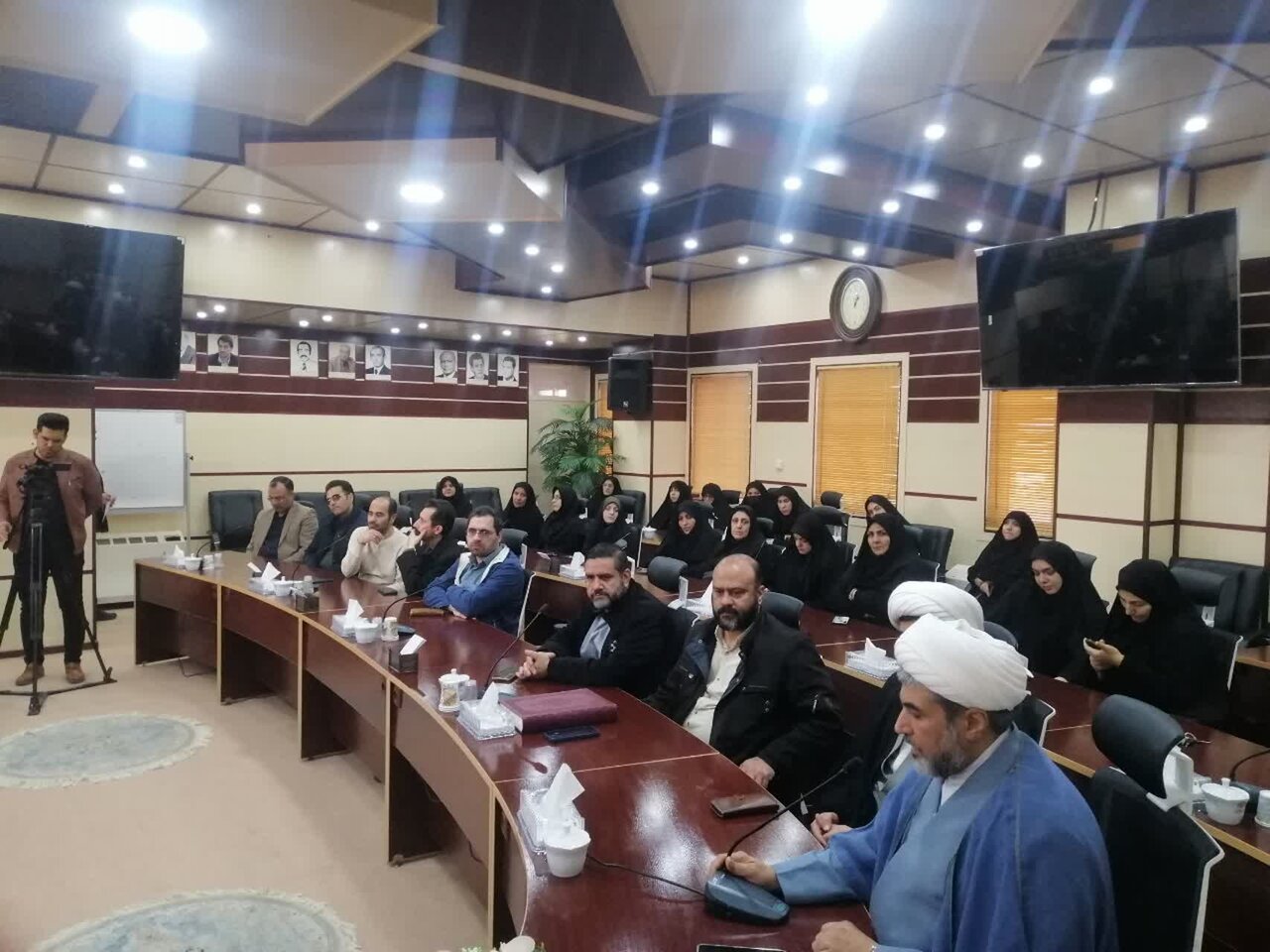 یکی از دستاوردهای آیت‌الله مصباح یزدی تحصیل همزمان در حوزه و دانشگاه بود