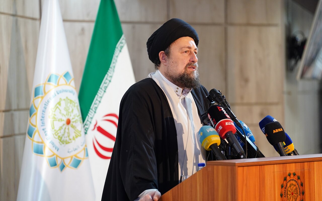 پیامبران به زندگی انسان معنا می‌دهند/ بحران امروز جهان نتیجه دین‌پرستی است نه دینداری