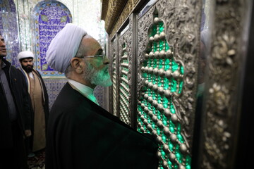 تصاویر/ ادای احترام آیت الله اعرافی به مقام شامخ شهدا و آستان مقدس یحیی بن موسی الکاظم (ع) سمنان
