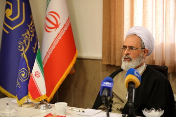 یکی از وجوه اصلی برخورد تمدنی با غرب مادی محور «زن و خانواده» است/ روح حوزه‌ای و رسالت‌مداری در حوزه خواهران تقویت شود