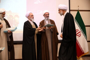 مدیر حوزه علمیه استان سمنان ابقاء شد