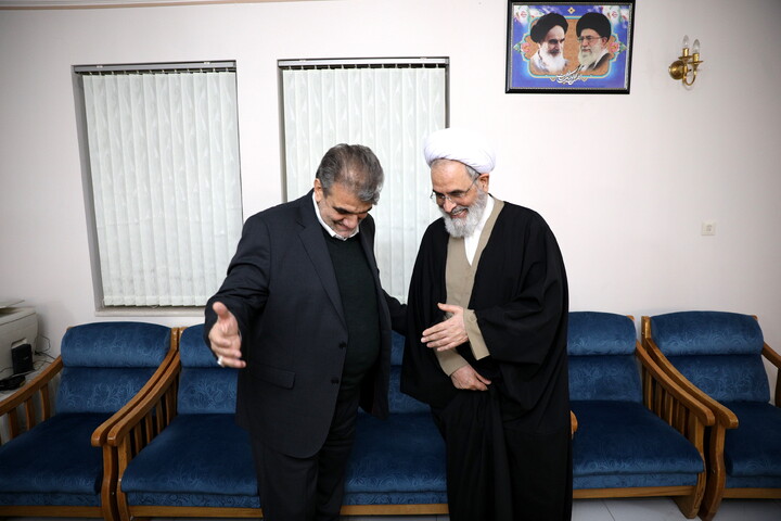 تصاویر/استقبال و دیدار آیت الله اعرافی در استان سمنان با امام جمعه و استاندار