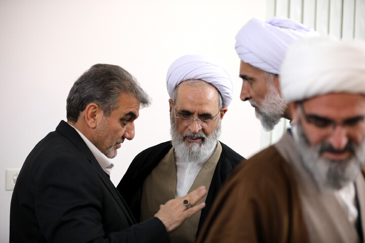 تصاویر/استقبال و دیدار آیت الله اعرافی در استان سمنان با امام جمعه و استاندار