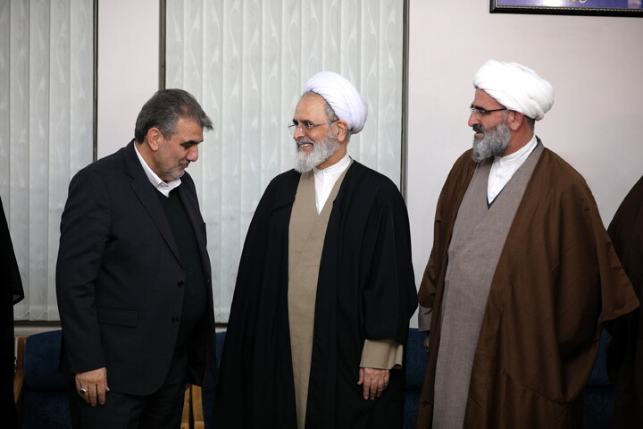 تصاویر/استقبال و دیدار آیت الله اعرافی در استان سمنان با امام جمعه و استاندار