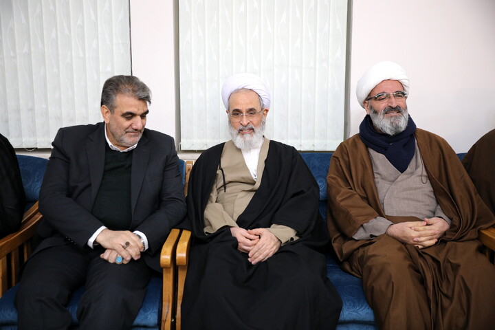 تصاویر/استقبال و دیدار آیت الله اعرافی در استان سمنان با امام جمعه و استاندار