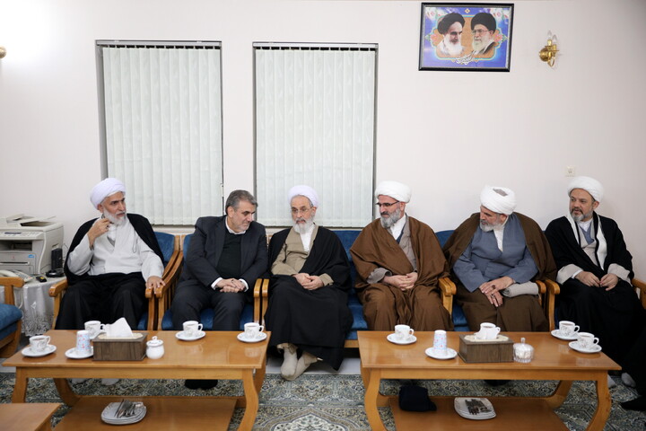 تصاویر/استقبال و دیدار آیت الله اعرافی در استان سمنان با امام جمعه و استاندار