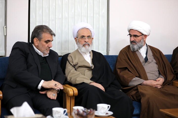 تصاویر/استقبال و دیدار آیت الله اعرافی در استان سمنان با امام جمعه و استاندار