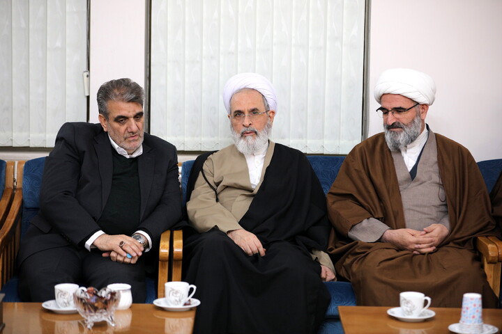 تصاویر/استقبال و دیدار آیت الله اعرافی در استان سمنان با امام جمعه و استاندار