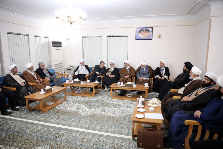 تصاویر/استقبال و دیدار آیت الله اعرافی در استان سمنان با امام جمعه و استاندار