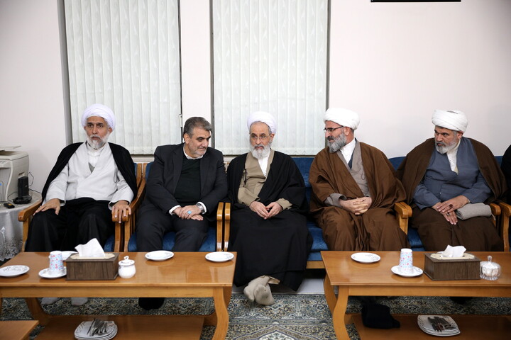 تصاویر/استقبال و دیدار آیت الله اعرافی در استان سمنان با امام جمعه و استاندار