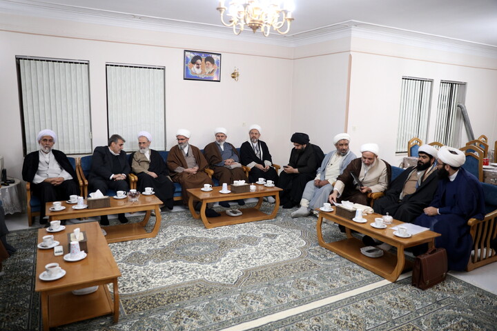 تصاویر/استقبال و دیدار آیت الله اعرافی در استان سمنان با امام جمعه و استاندار