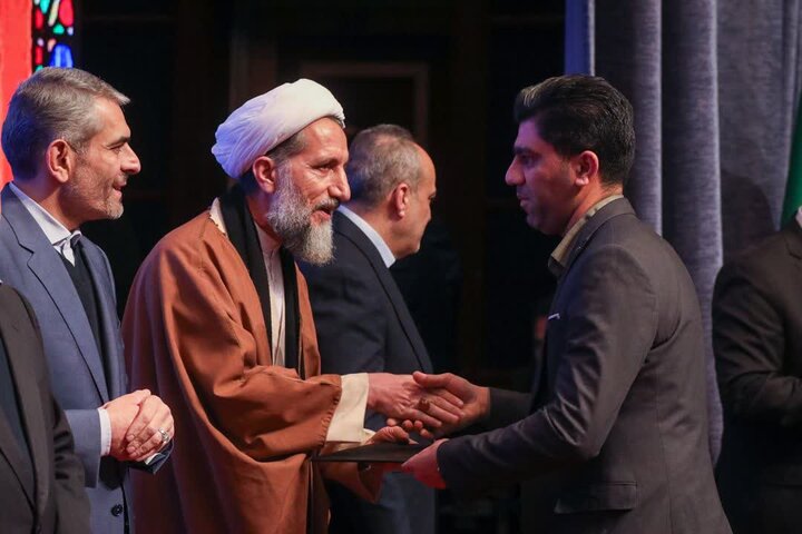 تصاویر / اختتامیه هشتمین دوسالانه ملی خوشنویسی ایران با حضور وزیر فرهنگ وارشاد اسلامی وامام جمعه قزوین