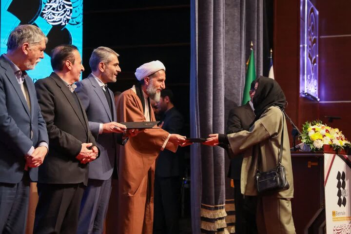 تصاویر / اختتامیه هشتمین دوسالانه ملی خوشنویسی ایران با حضور وزیر فرهنگ وارشاد اسلامی وامام جمعه قزوین