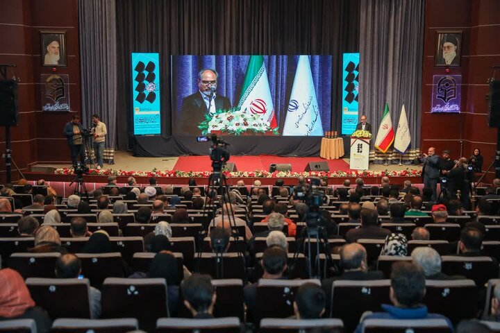 تصاویر / اختتامیه هشتمین دوسالانه ملی خوشنویسی ایران با حضور وزیر فرهنگ وارشاد اسلامی وامام جمعه قزوین