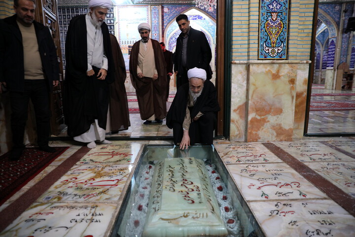 تصاویر/ادای احترام به مقام شامخ شهدا و آستان مقدس یحیی بن موسی الکاظم (ع) سمنان