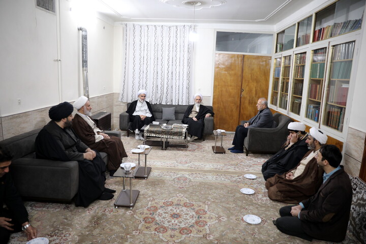 تصاویر/دیدار با بیت مرحوم آیت الله سیدمحمد شاهچراغی