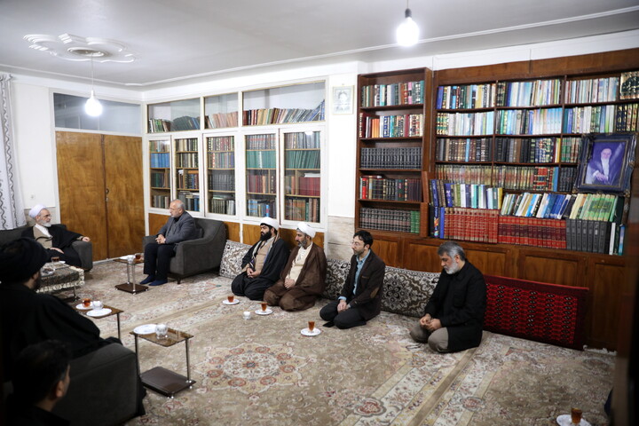 تصاویر/دیدار با بیت مرحوم آیت الله سیدمحمد شاهچراغی