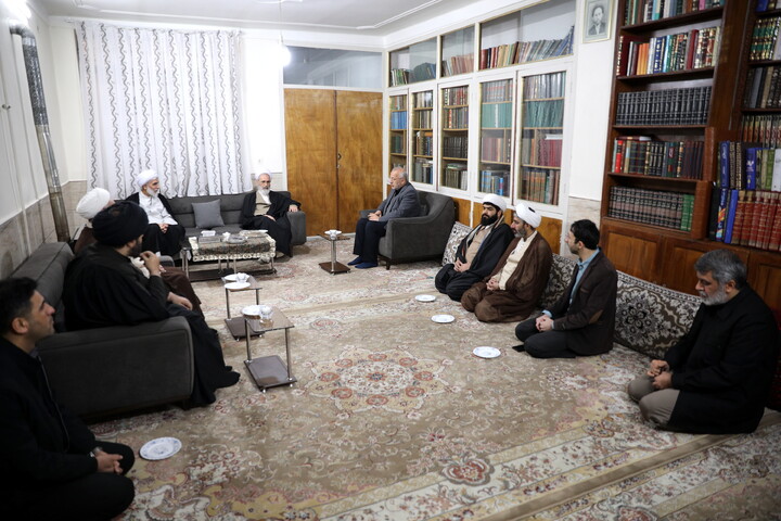 تصاویر/دیدار با بیت مرحوم آیت الله سیدمحمد شاهچراغی