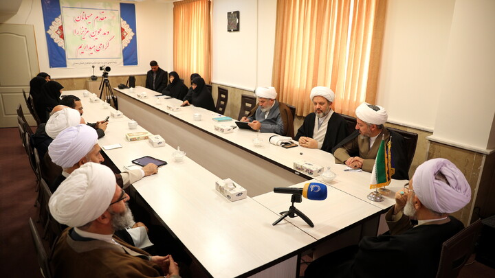 تصاویر/دیدار با کارکنان مدیریت حوزه علمیه خواهران استان سمنان