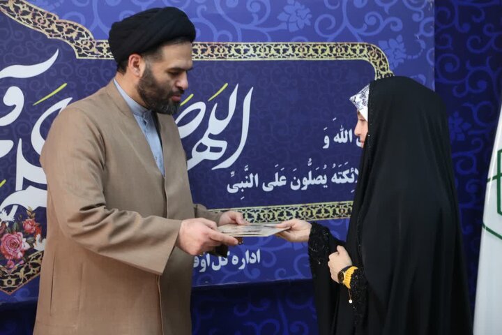 تصاویر / تجلیل مدیر کل اوقاف استان قزوین ا ز حافظ و قاری برتر