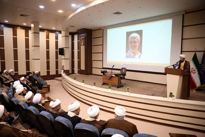 تصاویر/دیدار با اساتید و کادر مدارس علمیه و مبلغین و مبلغات و عمامه گذاری