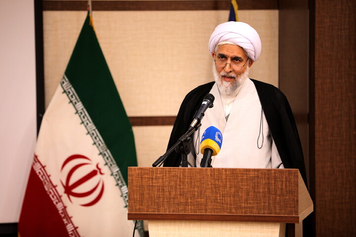 تصاویر/دیدار با اساتید و کادر مدارس علمیه و مبلغین و مبلغات و عمامه گذاری