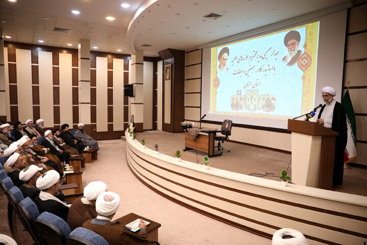 تصاویر/دیدار با اساتید و کادر مدارس علمیه و مبلغین و مبلغات و عمامه گذاری