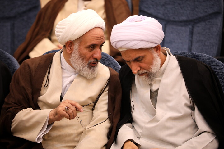 تصاویر/دیدار با اساتید و کادر مدارس علمیه و مبلغین و مبلغات و عمامه گذاری