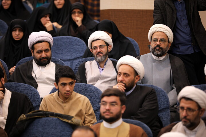 تصاویر/دیدار با اساتید و کادر مدارس علمیه و مبلغین و مبلغات و عمامه گذاری