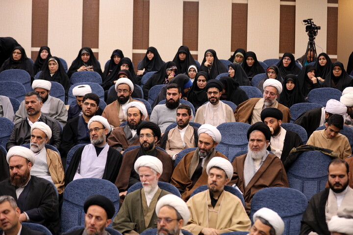 تصاویر/دیدار با اساتید و کادر مدارس علمیه و مبلغین و مبلغات و عمامه گذاری