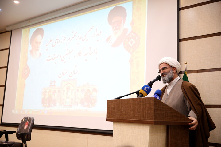 تصاویر/دیدار با اساتید و کادر مدارس علمیه و مبلغین و مبلغات و عمامه گذاری