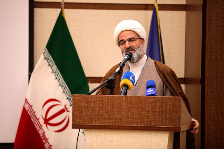 تصاویر/دیدار با اساتید و کادر مدارس علمیه و مبلغین و مبلغات و عمامه گذاری