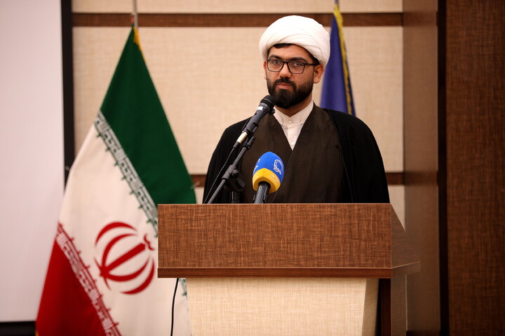 تصاویر/دیدار با اساتید و کادر مدارس علمیه و مبلغین و مبلغات و عمامه گذاری