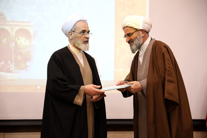 تصاویر/دیدار با اساتید و کادر مدارس علمیه و مبلغین و مبلغات و عمامه گذاری