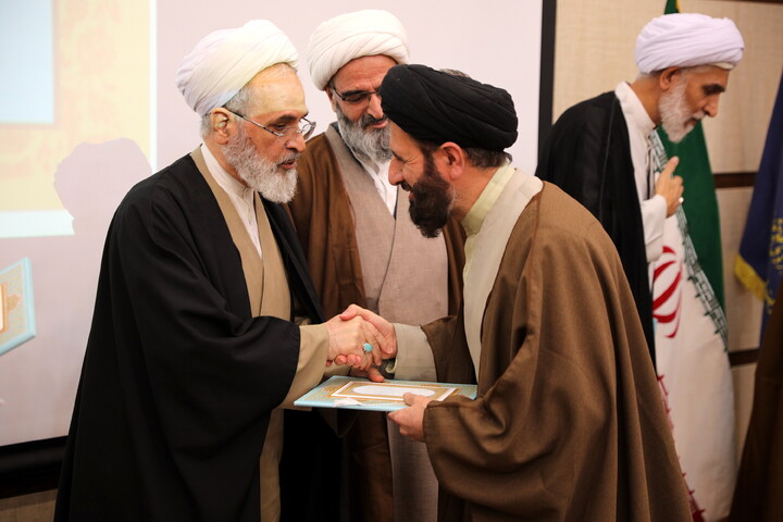 تصاویر/دیدار با اساتید و کادر مدارس علمیه و مبلغین و مبلغات و عمامه گذاری