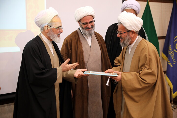 تصاویر/دیدار با اساتید و کادر مدارس علمیه و مبلغین و مبلغات و عمامه گذاری