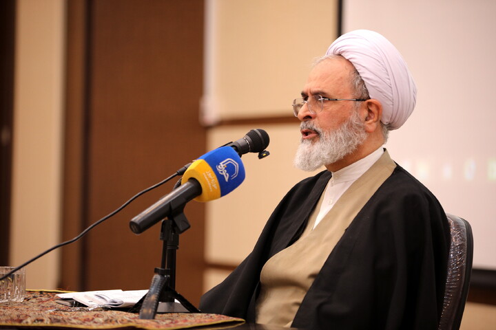 تصاویر/دیدار با اساتید و کادر مدارس علمیه و مبلغین و مبلغات و عمامه گذاری