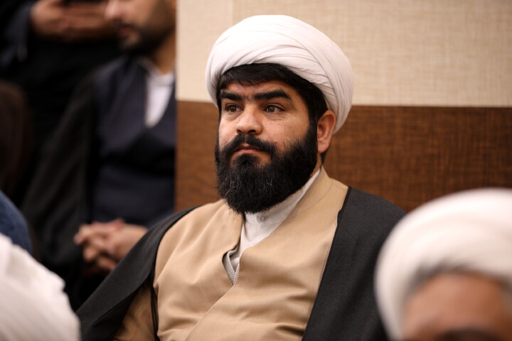 تصاویر/دیدار با اساتید و کادر مدارس علمیه و مبلغین و مبلغات و عمامه گذاری