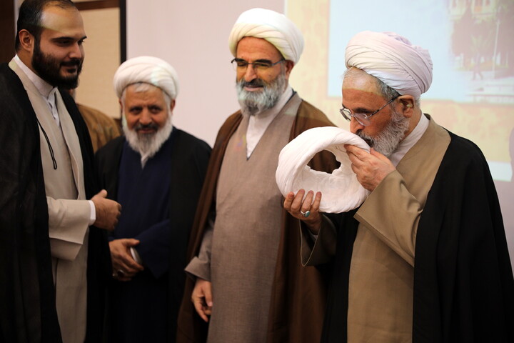 تصاویر/دیدار با اساتید و کادر مدارس علمیه و مبلغین و مبلغات و عمامه گذاری