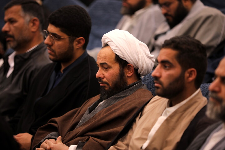 تصاویر/دیدار با اساتید و کادر مدارس علمیه و مبلغین و مبلغات و عمامه گذاری