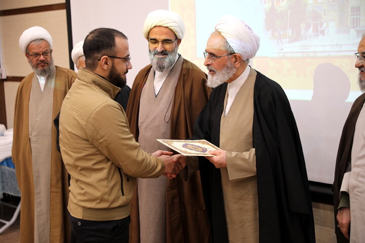 تصاویر/دیدار با اساتید و کادر مدارس علمیه و مبلغین و مبلغات و عمامه گذاری