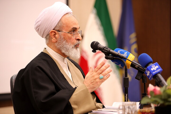 تصاویر/دیدار با اساتید و کادر مدارس علمیه و مبلغین و مبلغات و عمامه گذاری