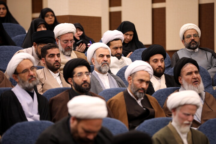 تصاویر/دیدار با اساتید و کادر مدارس علمیه و مبلغین و مبلغات و عمامه گذاری