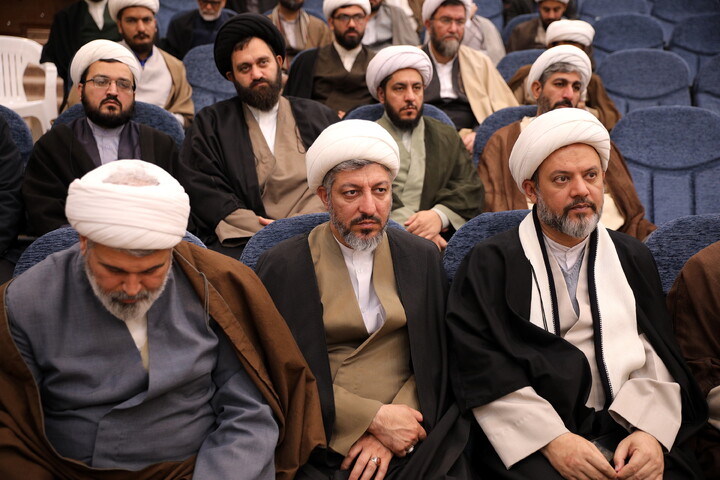 تصاویر/دیدار با اساتید و کادر مدارس علمیه و مبلغین و مبلغات و عمامه گذاری