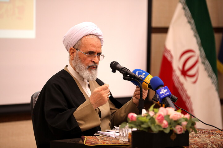 تصاویر/دیدار با اساتید و کادر مدارس علمیه و مبلغین و مبلغات و عمامه گذاری