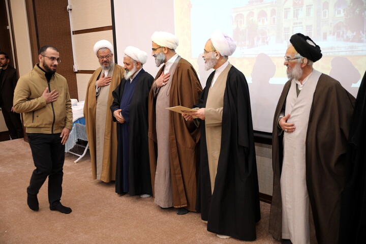 تصاویر/دیدار با اساتید و کادر مدارس علمیه و مبلغین و مبلغات و عمامه گذاری