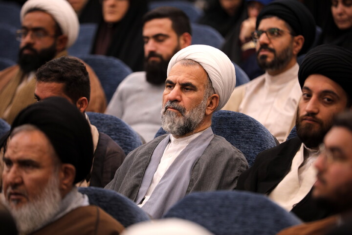 تصاویر/دیدار با اساتید و کادر مدارس علمیه و مبلغین و مبلغات و عمامه گذاری