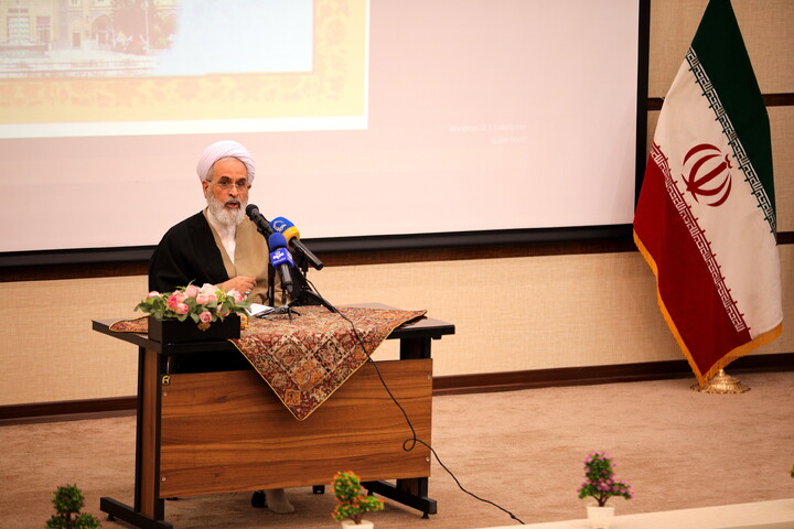 تصاویر/دیدار با اساتید و کادر مدارس علمیه و مبلغین و مبلغات و عمامه گذاری